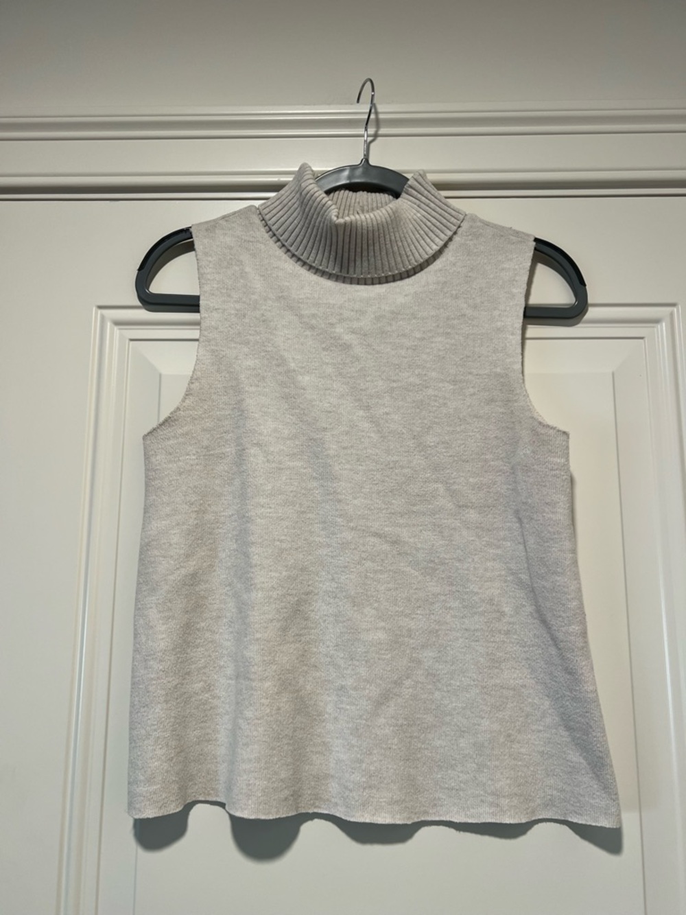 Zara Light Gray Sleeveless Ribbed Turtleneck Sweater
